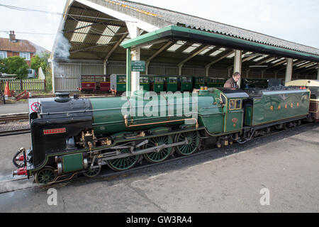 Le Romney, Hythe & Dymchurch Railway (RH&DR) est un 15 en (381 mm) de la jauge dans le Kent, en Angleterre, de l'exploitation de la vapeur et de l'inte Banque D'Images