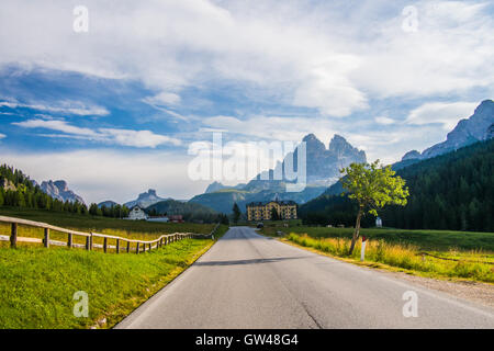 Décors à quelques centaines de mètres du lac de Misurina, près de la ville de Sant'Agnello, faire la province de Belluno, Vénétie, Italie. Banque D'Images