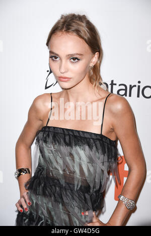 Toronto, Ontario, Canada. 10 Sep, 2016. L'actrice LILY-ROSE DEPP assiste à la "premiere" planétarium pendant le Festival International du Film de Toronto 2016. Crédit : Igor/Vidyashev ZUMA Wire/Alamy Live News Banque D'Images