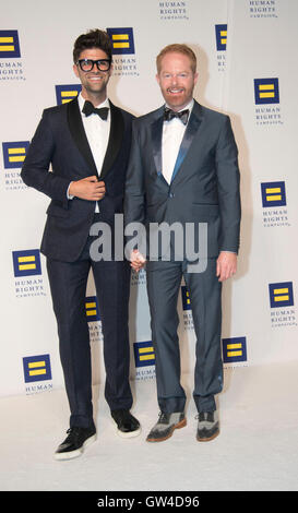 Washington, USA. 10 Sep, 2016. Jessie Tyler Fergunson et Justin Mikita assister à la 20e campagne annuelle des droits de l'homme (CDH) Le dîner a lieu à Washington DC. Haut-parleurs et les animations comprennent, le Sénateur Tim Kaine, D-VA, le membre du Congrès John Lewis, D-GA, Nyle DiMarco, première personne Sourde à gagner America's Top Model(Cycle 22) et Danse avec les Stars (saison 22) comédien Billy Porter, acteur et chanteur Estelle Samira Wiley. Credit : Patsy Lynch/Alamy Live News Banque D'Images