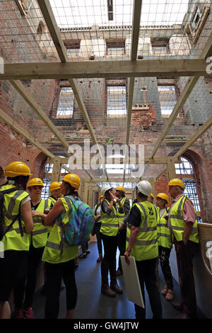 Clandon Park, Surrey, Angleterre, Royaume-Uni. 11 septembre 2016. Clandon Park une maison style palladien à Surrey a tenu une journée portes ouvertes du patrimoine à fin de semaine. La maison a été dévastée par un violent incendie en avril 2015 et à la suite de travaux pour sécuriser la structure du bâtiment, le public a été invité à revenir pour voir l'ampleur des dommages. Credit : Julia Gavin UK/Alamy Live News Banque D'Images