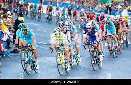 Madrid, Espagne. 11 Septembre, 2016. Des promenades en peloton pendant la 21e étape de la course cycliste "La Vuelta" (Tour d'Espagne) entre Las Rozas de Madrid et le 11 septembre 2016 à Madrid, Espagne. Crédit : David Gato/Alamy Live News Banque D'Images