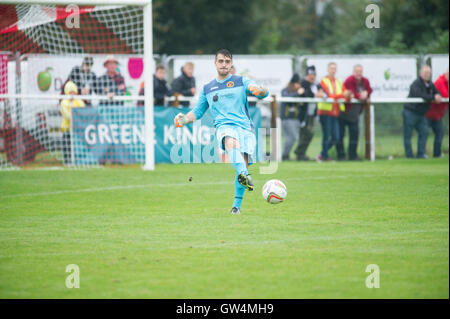 Accueil jeu pour Winchester contre les dirigeants de la Ligue FC Hereford qui ont commencé cette saison avec une fiche parfaite de six victoires en six matchs sans défaite, Winchester couché dans 3e placewith undefeatedStiff encore plus difficile leur test pour test Banque D'Images