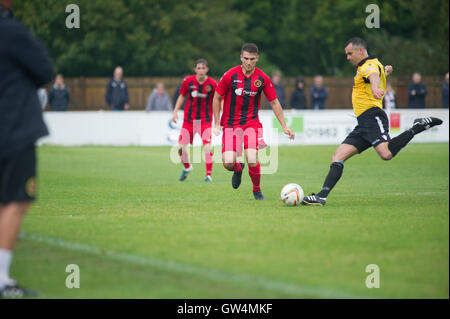 Accueil jeu pour Winchester contre les dirigeants de la Ligue FC Hereford qui ont commencé cette saison avec une fiche parfaite de six victoires en six matchs sans défaite, Winchester couché dans 3e placewith undefeatedStiff encore plus difficile leur test pour test Banque D'Images