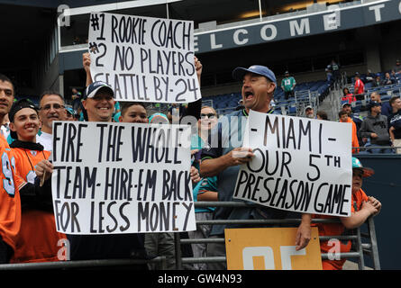 Seattle, FL, USA. Sep 11, 2016. Fans des Seahawks dauphins salue fans. Miami Dolphins vs Seattle Seahawks. Champ CenturyLink. Seattle, WA. 9/11/16. Photographe Jim Rassol.South Florida ; pas de MAGS ; PAS DE VENTES, PAS D'INTERNET, PAS DE TÉLÉVISION. Credit : Sun-Sentinel/ZUMA/Alamy Fil Live News Banque D'Images