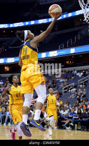 Washington, DC, USA. Sep 11, 2016. 20160911 - Indiana Fever guard (20 janvier Briançon) marque contre les Washington Mystics dans la seconde moitié du Verizon Center de Washington. © Chuck Myers/ZUMA/Alamy Fil Live News Banque D'Images