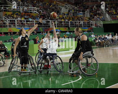 Jeux Paralympiques de Rio 2016, le basket-ball en fauteuil roulant de womans extérieure match entre l'Allemagne et la Grande-Bretagne Banque D'Images