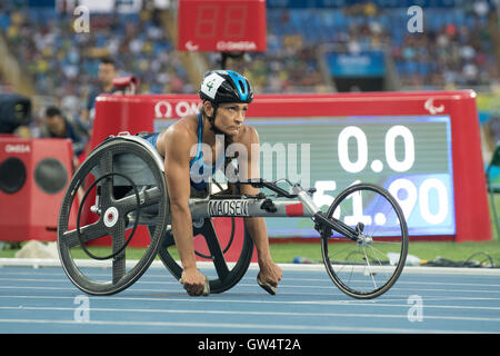 Rio de Janeiro, Brz. Sep 11, 2016. Rio de Janeiro, Brésil 11SEP16 : Cheri Madsen de l'USA attend le début de la 400 mètres de classe T54 le quatrième jour de compétition d'athlétisme à la Rio 2016 Jeux paralympiques. Madsen a pris la médaille d'argent pour les Etats-Unis. Credit : Bob Daemmrich/Alamy Live News Banque D'Images