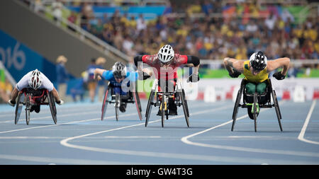 Rio de Janeiro, Brz. Sep 11, 2016. Rio de Janeiro, Brésil 11OCT16 : l'Australie Rheed McCracken établit un record paralympique dans la première épreuve de la du 100 mètres avec un pointage de 15,50 le quatrième jour de la Rio 2016 Jeux paralympiques. Credit : Bob Daemmrich/Alamy Live News Banque D'Images