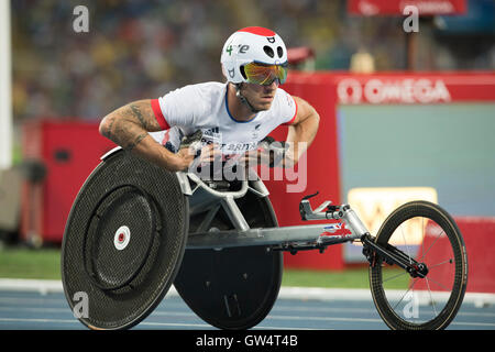 Rio de Janeiro, Brz. Sep 11, 2016. Rio de Janeiro, Brésil 11SEP16 : Grande Bretagne's Richard Chiassaro attend pour démarrer le men's 400 mètres de classe T4 le quatrième jour de compétition d'athlétisme à la Rio 2016 Jeux paralympiques. Chiassaro s'est deuxième avec un temps de 51.98 dans la chaleur pour se qualifier pour la finale. Credit : Bob Daemmrich/Alamy Live News Banque D'Images