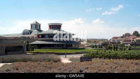 Le centre des visiteurs de Vivanco est vu dans Briones, Espagne le 26 août 2016. Photographie d'auteur John Voos Banque D'Images