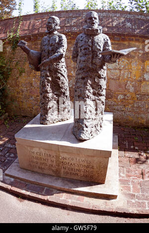 Madrigal, Sculptures commémoratives Jardins Southover Grange, Lewes, East Sussex Banque D'Images