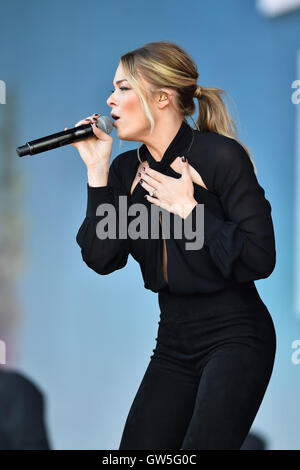 Leann Rimes effectuant à Radio 2 Live à Hyde Park, à Hyde Park, Londres. ASSOCIATION DE PRESSE Photo. Photo Date : Dimanche 11 Septembre, 2016. Crédit photo doit se lire : Matt Crossick/PA Wire. Banque D'Images