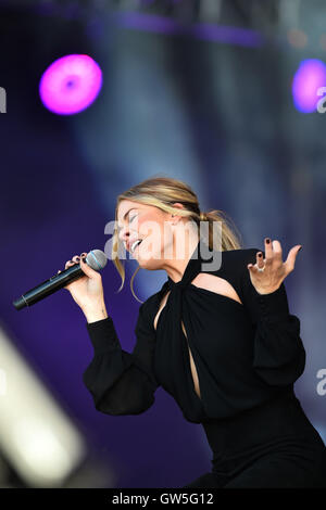 Leann Rimes effectuant à Radio 2 Live à Hyde Park, à Hyde Park, Londres. ASSOCIATION DE PRESSE Photo. Photo Date : Dimanche 11 Septembre, 2016. Crédit photo doit se lire : Matt Crossick/PA Wire. Banque D'Images