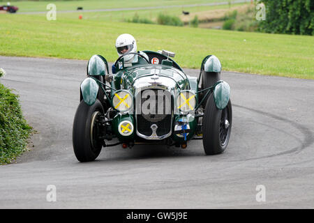 Marquer le rond-point en pouvoirs Butterworth dans son 1938 Lagonda V12 Le Mans 2016 au Chateau Impney Hill Climb Banque D'Images