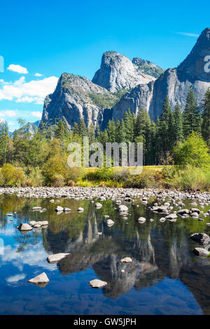 Yosemite National Park, Californie, la cathédrale Spires montagne Banque D'Images