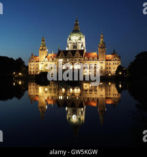 Nouvel hôtel de ville de Hanovre Allemagne la nuit Banque D'Images