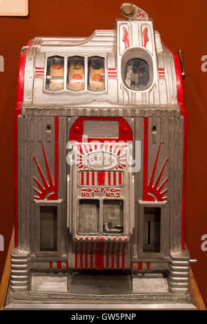 Las Vegas, Nevada - Une machine à sous sur l'affichage à la Clark County Museum. Banque D'Images