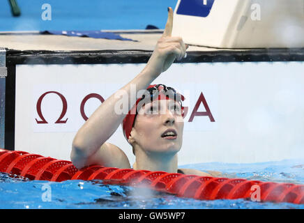 Bethany la Grande-Bretagne célèbre cinquième victoire dans la Women's 200m nage libre finale - S14 le quatrième jour de la Rio 2016 Jeux paralympiques à Rio de Janeiro, Brésil. Banque D'Images