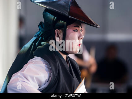 Danseurs japonais d'okinawa, le folklore. Banque D'Images