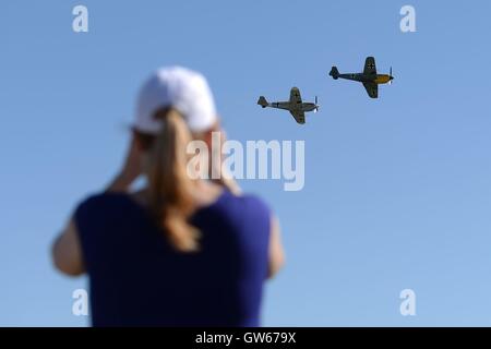 Une paire d'Hispano Buchon (Messerschmitt Bf 109) avion pendant le Duxford Air Show 2016 à l'Imperial War Museum de Duxford, Cambridgeshire. Banque D'Images