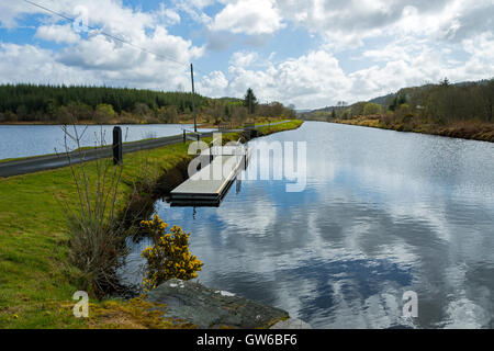 Le loch a'Baharain et le Canal Crinan à l'Écluse 13, Dunardy, Argyll and Bute, Ecosse, Royaume-Uni Banque D'Images