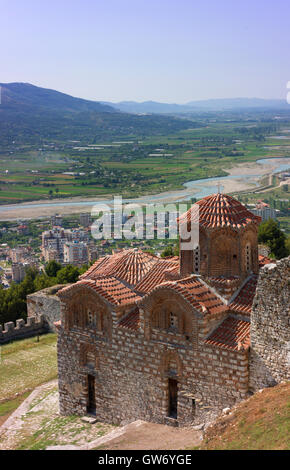 L'église de la Sainte Trinité surplombe Berat, la rivière Osum et sa vallée. Dans Berat Château. Banque D'Images