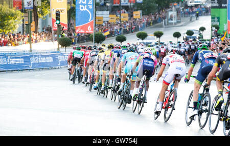 Madrid, Espagne. 11 Septembre, 2016. Des promenades en peloton pendant la 21e étape de la course cycliste "La Vuelta" (Tour d'Espagne) entre Las Rozas de Madrid et le 11 septembre 2016 à Madrid, Espagne. Crédit : David Gato/Alamy Live News Banque D'Images