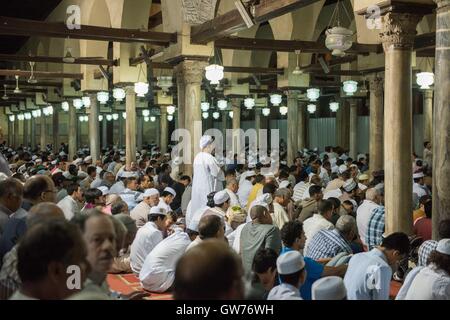 Le Caire, Égypte. 12 Sep, 2016. Les Musulmans égyptiens assister à l'Eid al-Adha prières à la mosquée Al-Azhar au Caire, Égypte, le 12 septembre 2016. Les musulmans à travers le monde célèbrent l'Aïd al-Adha festival, ou la fête de sacrifice. © Chen Lin/Xinhua/Alamy Live News Banque D'Images