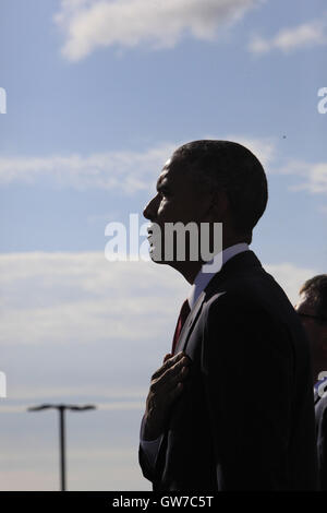 Washington, District de Columbia, Etats-Unis. Sep 11, 2016. Le président des États-Unis Barack Obama assiste à la Pentagon Memorial à Washington, DC durant une cérémonie pour marquer la cérémonie pour commémorer le 15e anniversaire de l'attaques terroristes du 11 septembre, dimanche 11 septembre, 2016.Crédit : Dennis Brack/Piscine via CNP © Dennis Brack/CNP/ZUMA/Alamy Fil Live News Banque D'Images