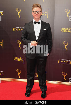 LOS ANGELES, CA - 11 SEPTEMBRE : Tyler Oakley au 2016 Creative Arts Emmy au Théâtre de Microsoft le 11 septembre 2016 à Los Angeles, Californie. Credit : mpi99/MediaPunchLOS Angeles, CA - 11 SEPTEMBRE : Kevin Sizemore au 2016 Creative Arts Emmy au Théâtre de Microsoft le 11 septembre 2016 à Los Angeles, Californie. Credit : mpi99/MediaPunch Banque D'Images
