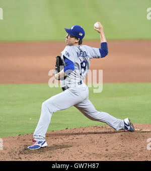 Miami, Floride, USA. Sep 11, 2016. Kenta Maeda (MLB) Dodgers : Kenta Maeda des emplacements des Dodgers de Los Angeles en Ligue Majeure de Baseball pendant la partie contre les Marlins de Miami Marlins au Park de Miami, Floride, États-Unis . © AFLO/Alamy Live News Banque D'Images