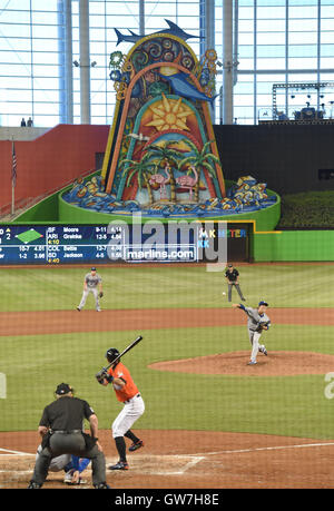 Miami, Floride, USA. Sep 11, 2016. Kenta Maeda (Dodgers), Ichiro Suzuki (MLB) Marlins : Kenta Maeda du Los Angeles renonce à un seul d'Ichiro Suzuki des Marlins de Miami dans la quatrième manche de la Ligue majeure de baseball pendant les match au Parc des Marlins de Miami, Florida, United States . © AFLO/Alamy Live News Banque D'Images