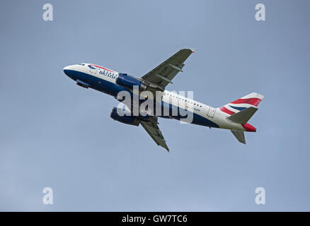 British Airways vol quotidien de navette d'Inverness à Londres Heathrow sur Airbus 320-232. 11 245 SCO. Banque D'Images