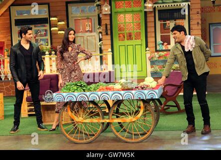 Katrina Kaif , actrice et comédienne indienne de Bollywood Sidharth Malhotra avec le comédien Kapil Sharma , film de promotion Baar Baar Dekho , Kapil Sharma Show Mumbai Inde Asie Banque D'Images