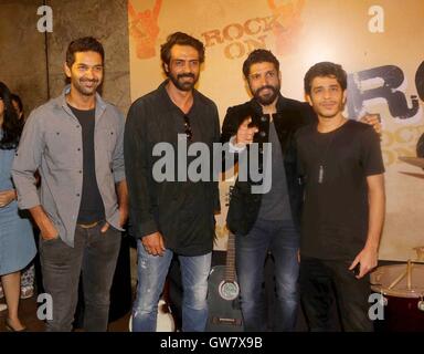 Les acteurs de Bollywood Purab Kohli, Arjun Rampal, Farhan Akhtar et Shashank Arora teaser Lancement du film Rock sur 2, Mumbai Banque D'Images