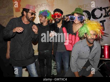 Les acteurs de Bollywood Arjun Rampal Shashank Arora Farhan Akhtar Shraddha Kapoor Purab Kohli teaser Lancement du film Rock sur 2, Mumbai Banque D'Images