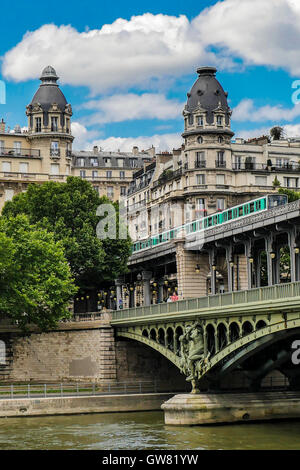 Pont de Bir Hakeim à Paris, France, un pont pour Metro, Europe Banque D'Images