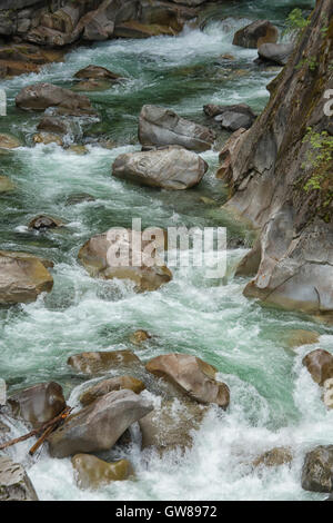 La rivière Coquihalla comme il coule à travers la Coquihalla Canyon à l'Othello Tunnels près de la ville de Hope Banque D'Images