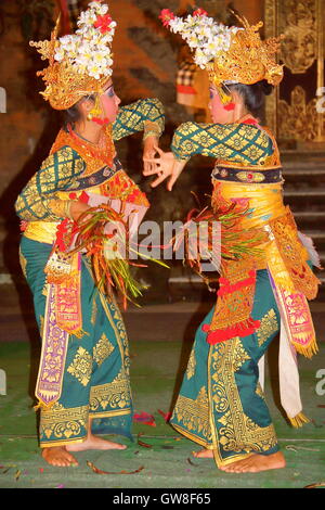 Les deux danseurs balinais à Ubud, Bali, Indonésie Banque D'Images