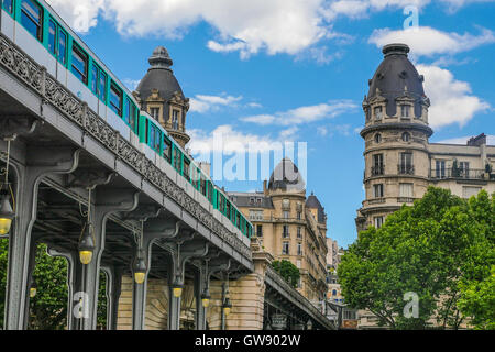 Pont de Bir Hakeim à Paris, France, un pont pour Metro, Europe Banque D'Images