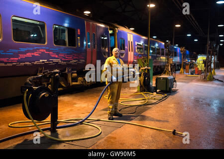 Former à l'entretien Arriva Trains Wales, Canton dépôt diesel, Leckwith Road, Cardiff. (Photo par Matthew Horwood / matt-horwood Banque D'Images