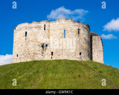 Les ruines de la tour de Clifford, le donjon du château de New York. L'intérieur a été détruit par une explosion en 1684. Banque D'Images