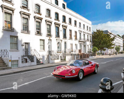 Dino Ferrari 246 1973 dans Kings Rd Chelsea London UK Banque D'Images