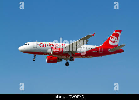 AirBerlin Airbus A319, D-RGB24, vol AB8034 de Berlin en approche finale de la piste 22L à l'aéroport de Copenhague, CPH, Kastrup Banque D'Images