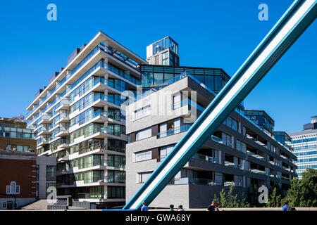 L'un Tower Bridge apartments, Londres, Angleterre, Royaume-Uni Banque D'Images