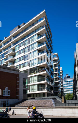 L'un Tower Bridge apartments, Londres, Angleterre, Royaume-Uni Banque D'Images