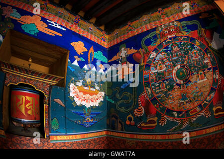 L'intérieur de peintures traditionnelles le Paro Dzong, Paro, Bhoutan. Banque D'Images