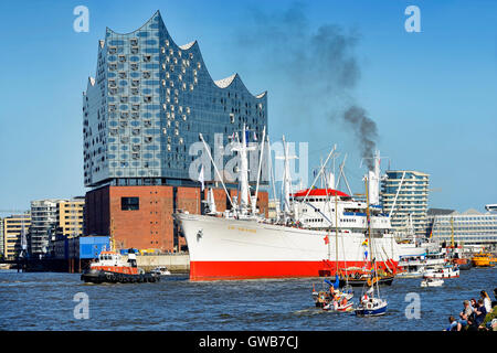 Défilé de fin pour l'anniversaire du port par le bateau musée Cap San Diego à Hambourg, Allemagne, Europe, zum Hafengebu Einlaufparade Banque D'Images