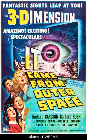 IT came from Outer Space (1953) réalisé par Jack Arnold et mettant en vedette Richard Carlson, Barbara Rush et Charles Drake. Un vaisseau spatial extraterrestre s'écrase et les gens dans une ville voisine commencent à agir par caractère. Banque D'Images